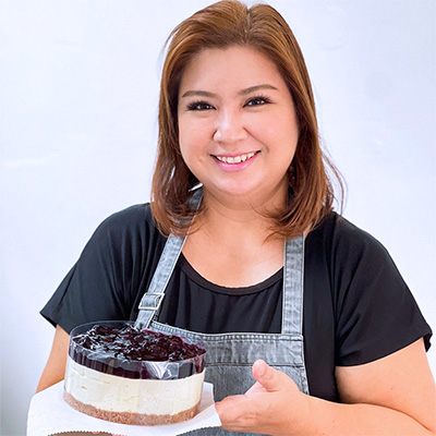 A student holding her blueberry cheesecake